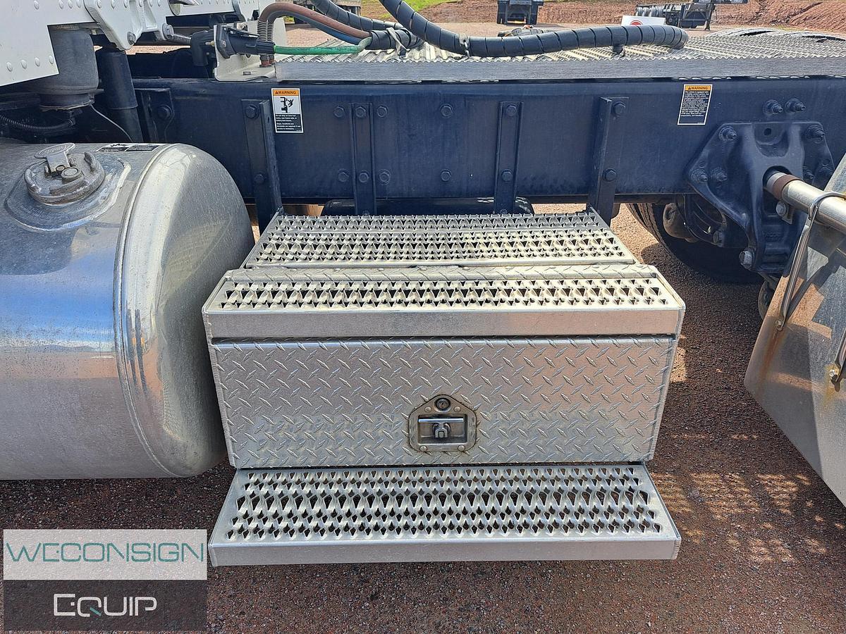 Used 2025 Peterbilt 589
