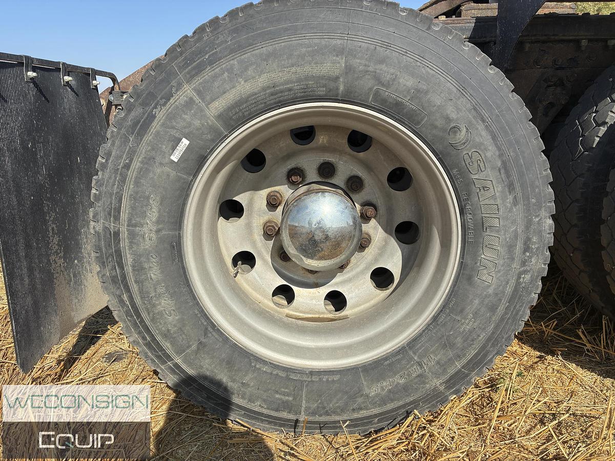 Used 2005 Kenworth T800 Sleeper Tractor