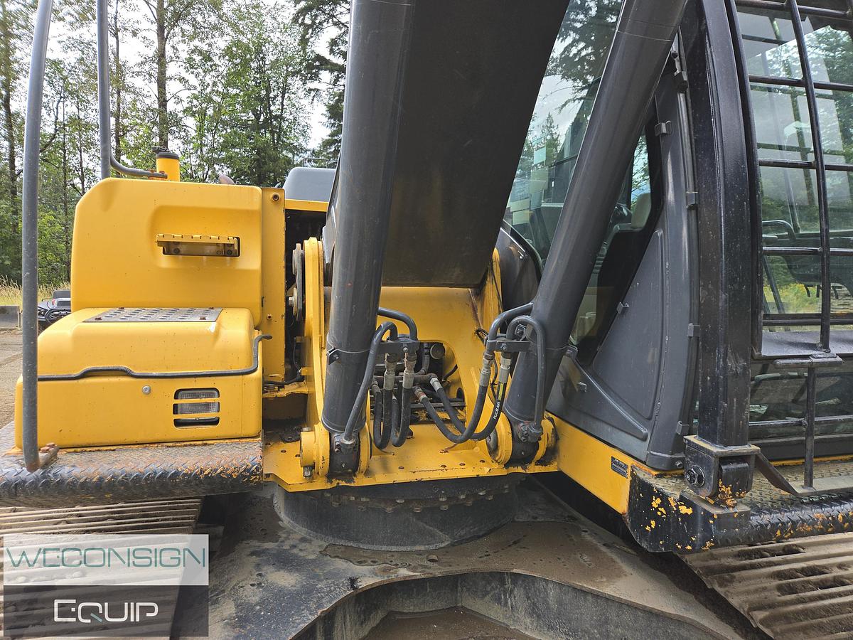 Used 2007 John Deere 240D Excavator