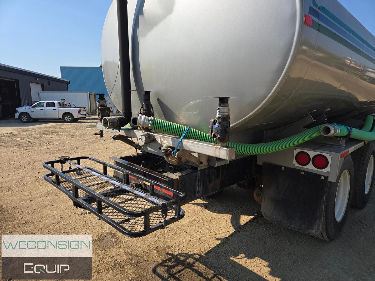 Used 1997 International 4,000 Gallon Water Truck