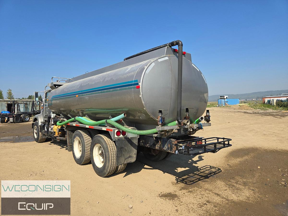 Used 1997 International 4,000 Gallon Water Truck