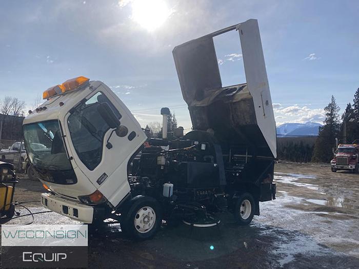 Used 1999 GMC/ISUZU  Single Axle Street Sweeper Truck