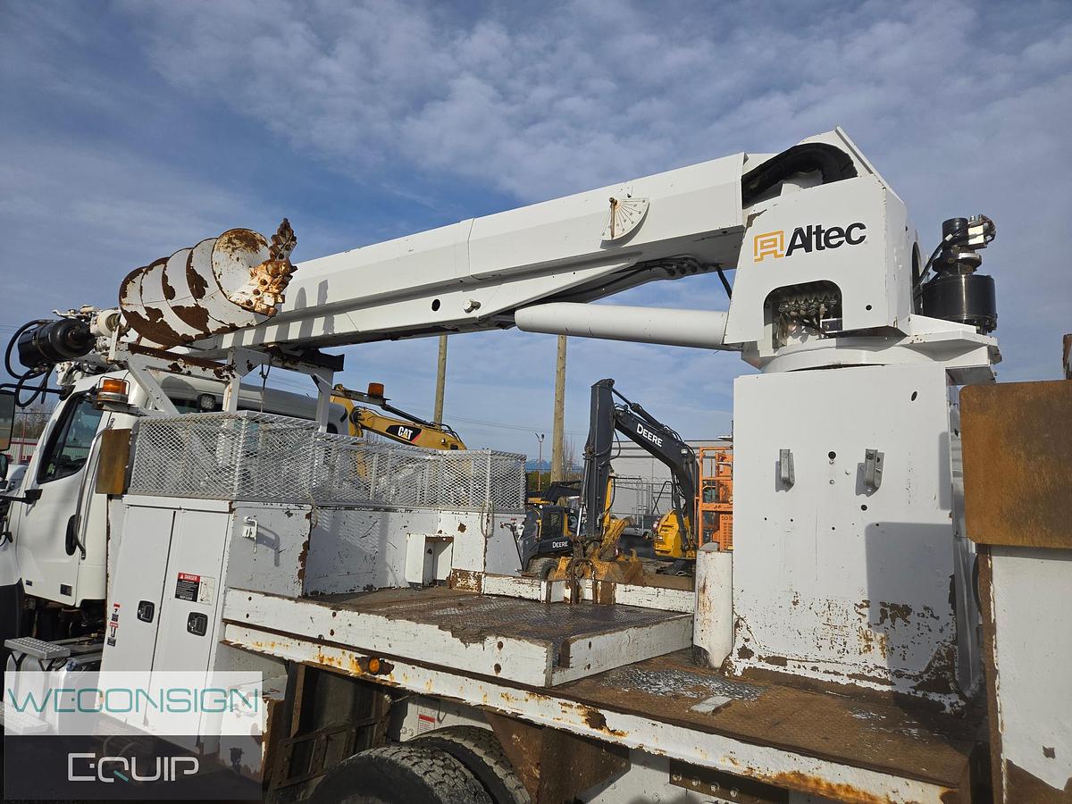 Used 2013 Freightliner 114SD TA Digger Truck