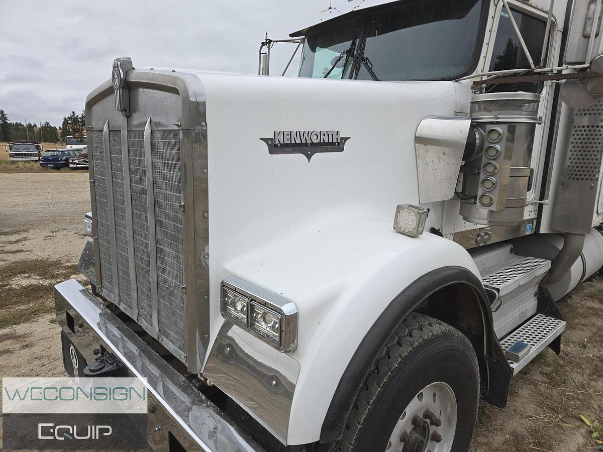 Used 2006 Kenworth W900B Sleeper Truck Tractor