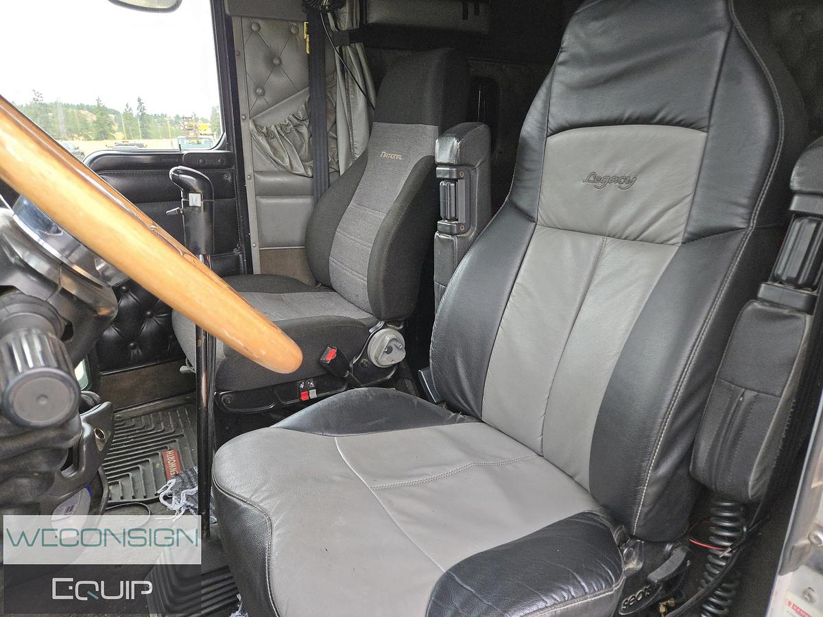 Used 2006 Kenworth W900B Sleeper Truck Tractor