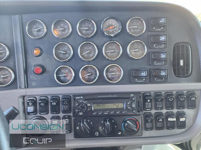 Used 2013 Peterbilt 367 Semi-Vacuum