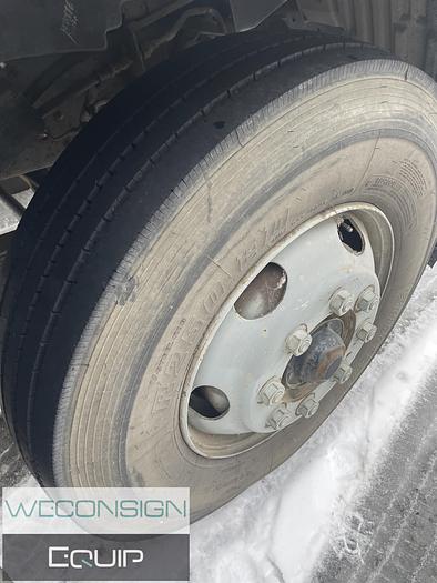 Used 2002 Nissan 2500 – Pavement Marking Vocational Truck