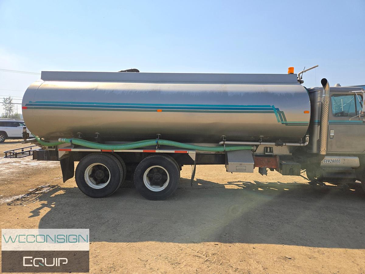 Used 1997 International 4,000 Gallon Water Truck