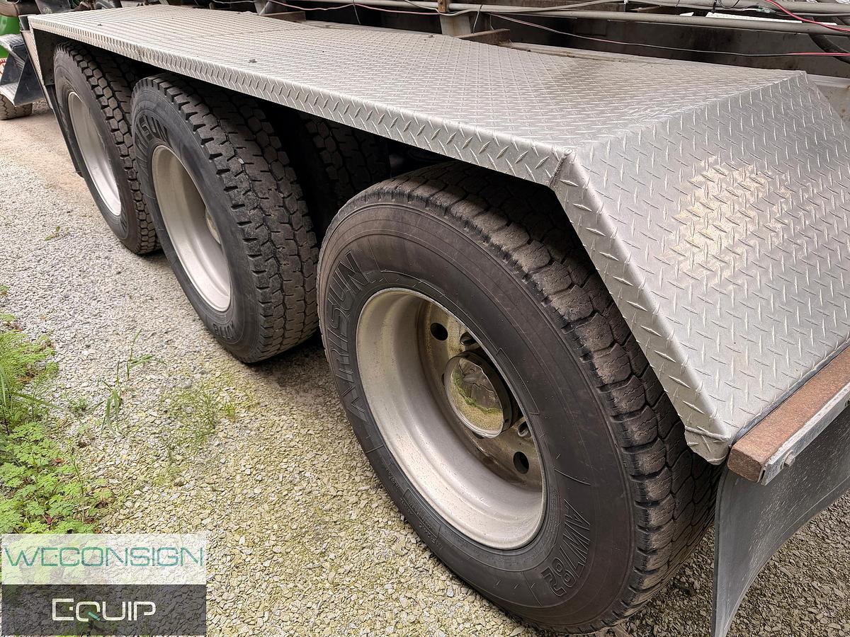 Used 2000 Kenworth T800 Stone and Spreader Truck