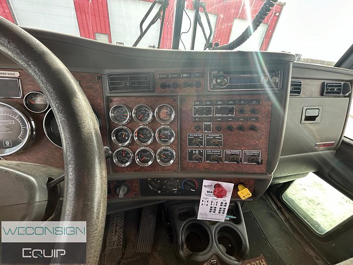 Used 2004 Kenworth T800 Picker Truck