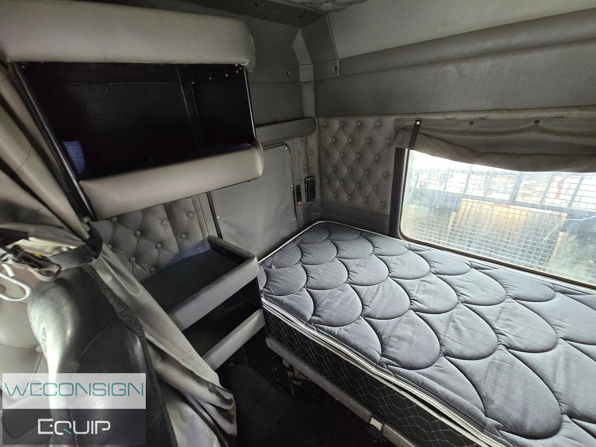 Used 2013 Kenworth T800 Winch Truck