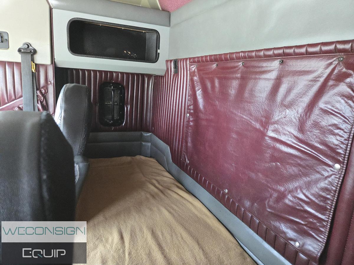 Used 2001 Kenworth T800 TA Lowbed Truck