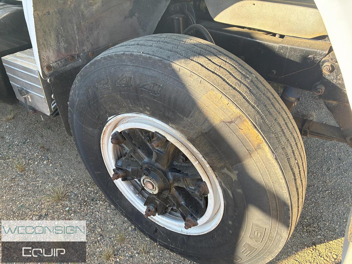 Used 1986 Mack Single Bed Truck