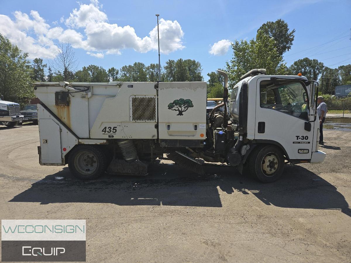 Used 2012 Isuzu NQR Single Axle Sweeper Truck
