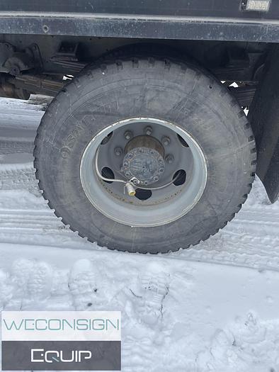 Used 2002 Nissan 2500 – Pavement Marking Vocational Truck