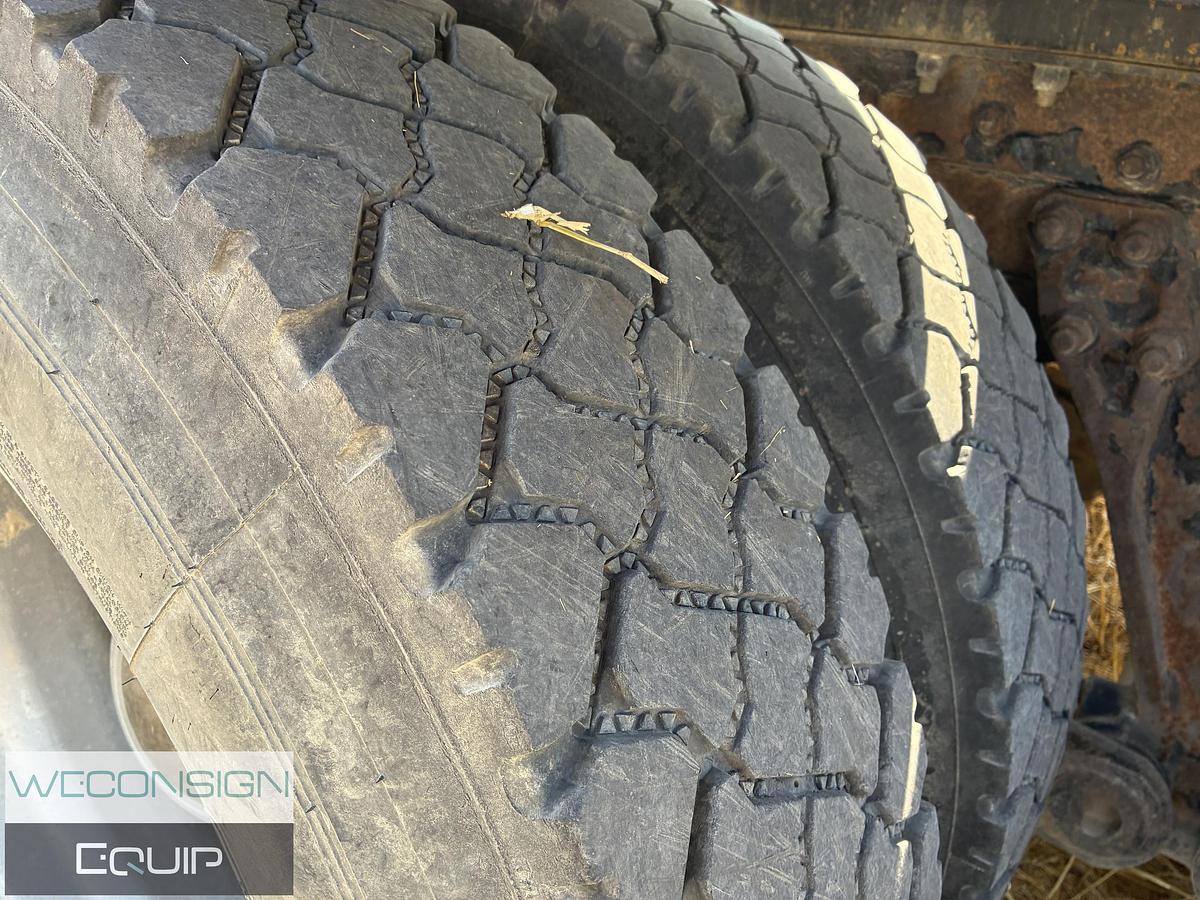 Used 2005 Kenworth T800 Sleeper Tractor