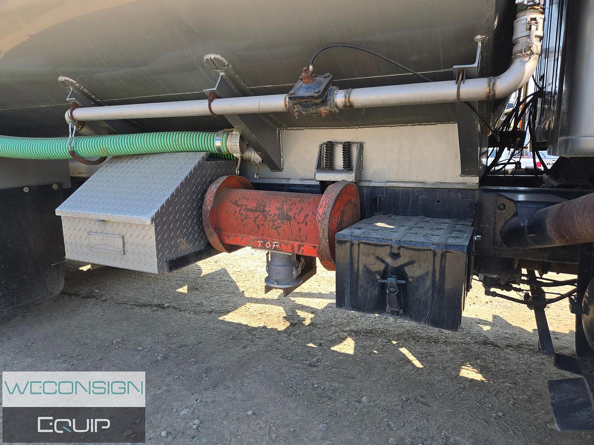 Used 1997 International 4,000 Gallon Water Truck