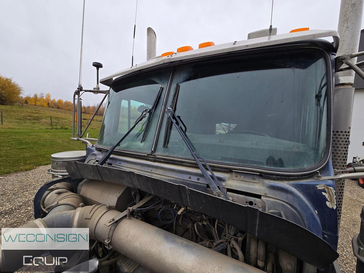 Used 2004 Kenworth T800 Winch Truck