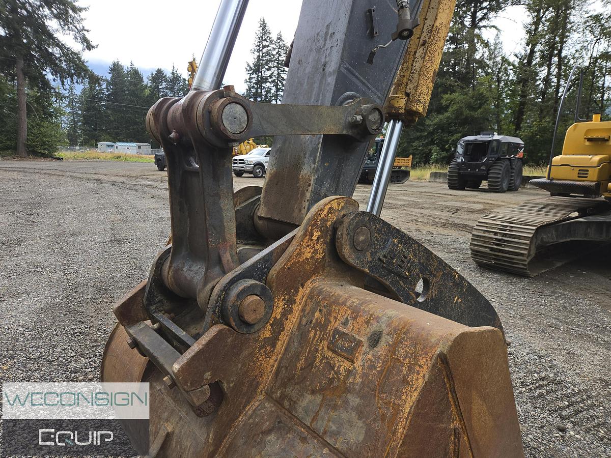 Used 2007 John Deere 240D Excavator