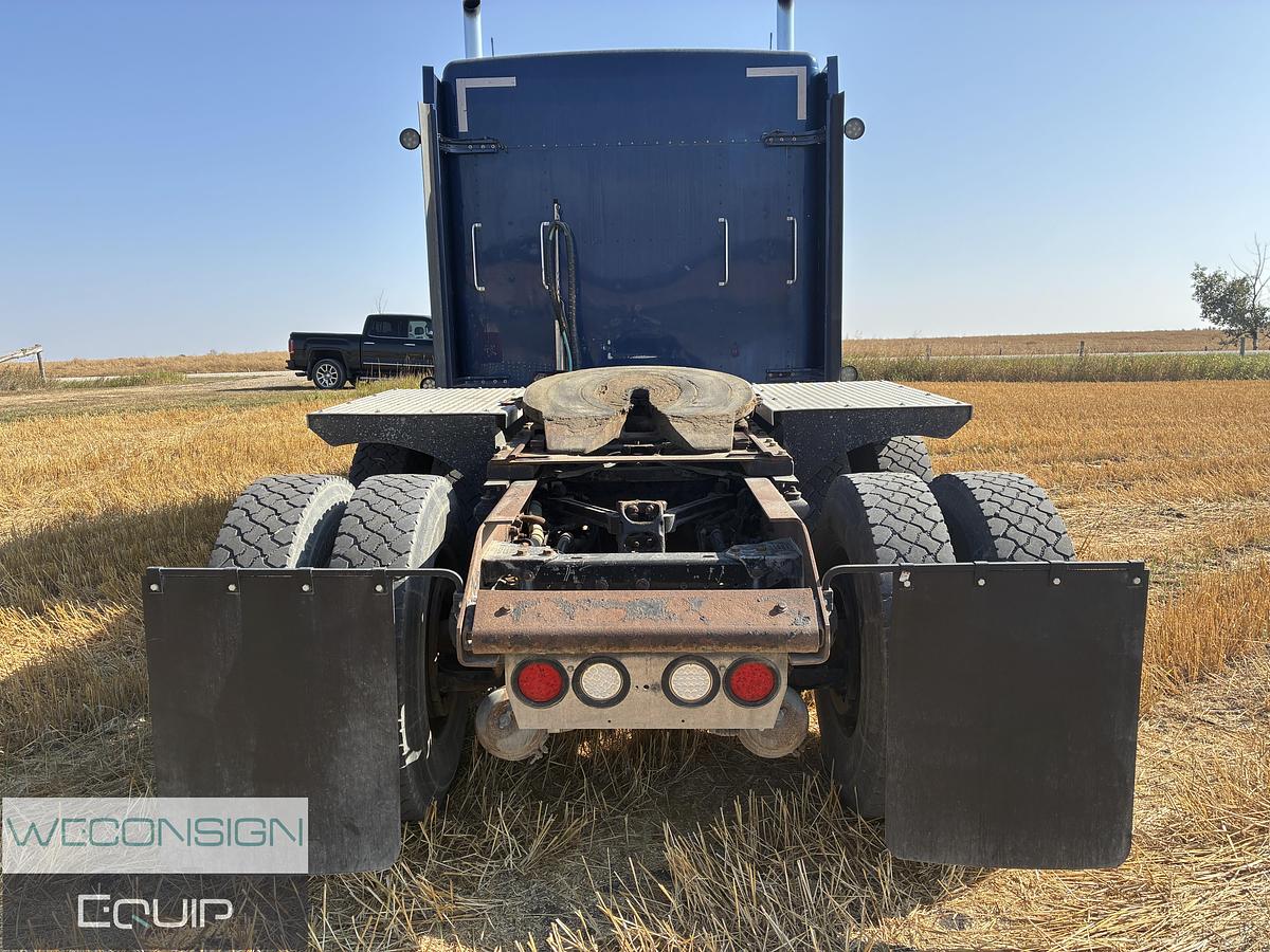 Used 2005 Kenworth T800 Sleeper Tractor