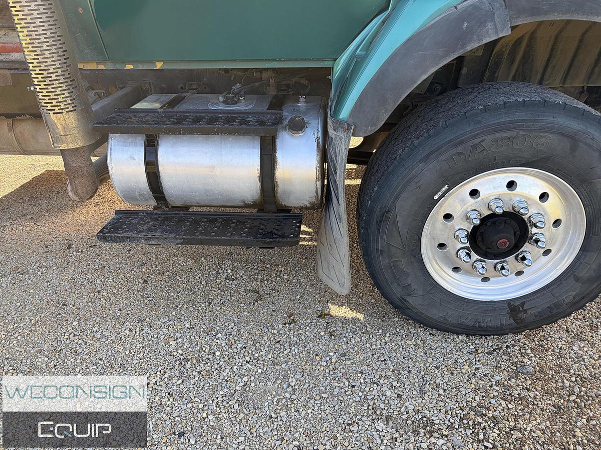Used 2002 International 7400 SBA 6X4 Potable Water Truck