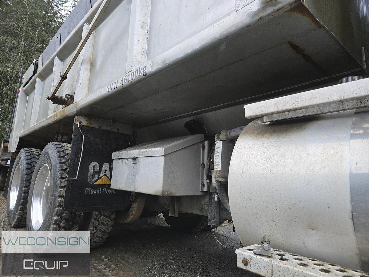 Used 2004 Kenworth T800B TA Dump Truck