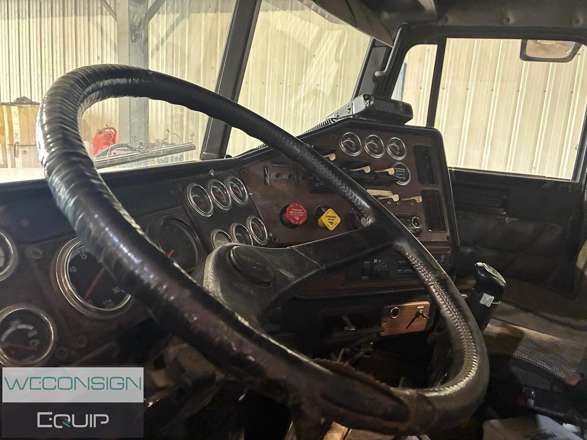 Used 2007 Freightliner FLD120SD 35 Ton Knuckle Boom Truck