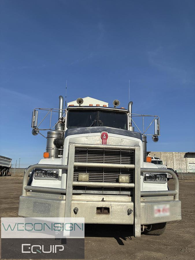 Used 2005 Kenworth T800B Sleeper Winch Truck