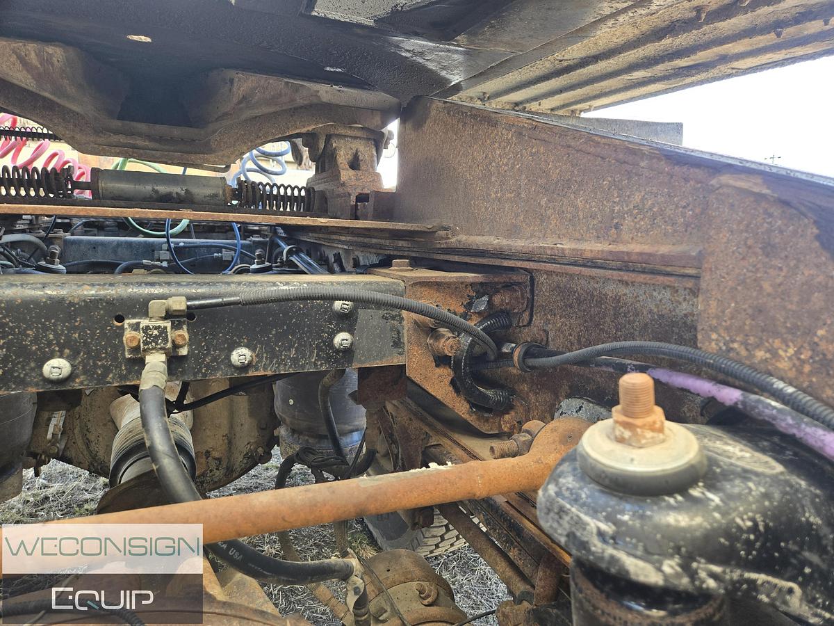 Used 2005 Peterbilt Sleeper Wet Kit Truck
