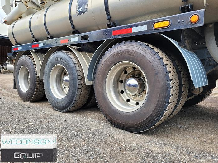 Used 2016 Kenworth T880 Hydro Excavator