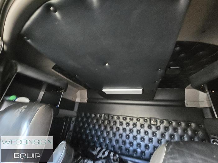 Used 2012 Kenworth Tan Tri