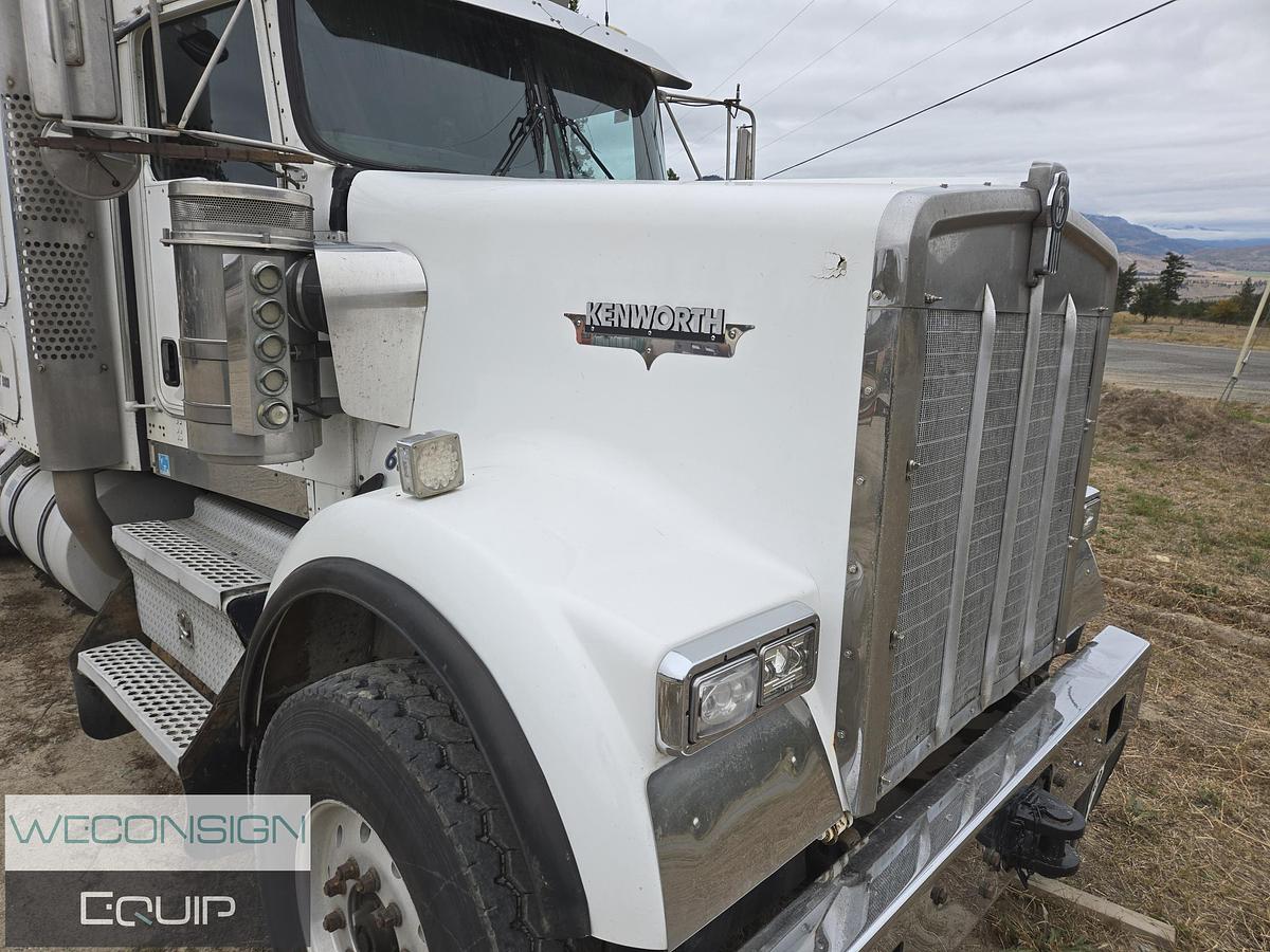 Used 2006 Kenworth W900B Sleeper Truck Tractor