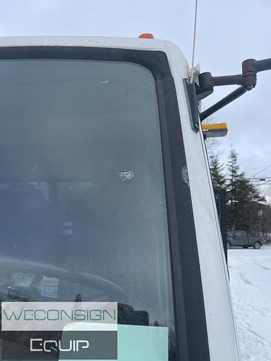 Used 2002 Nissan 2500 – Pavement Marking Vocational Truck