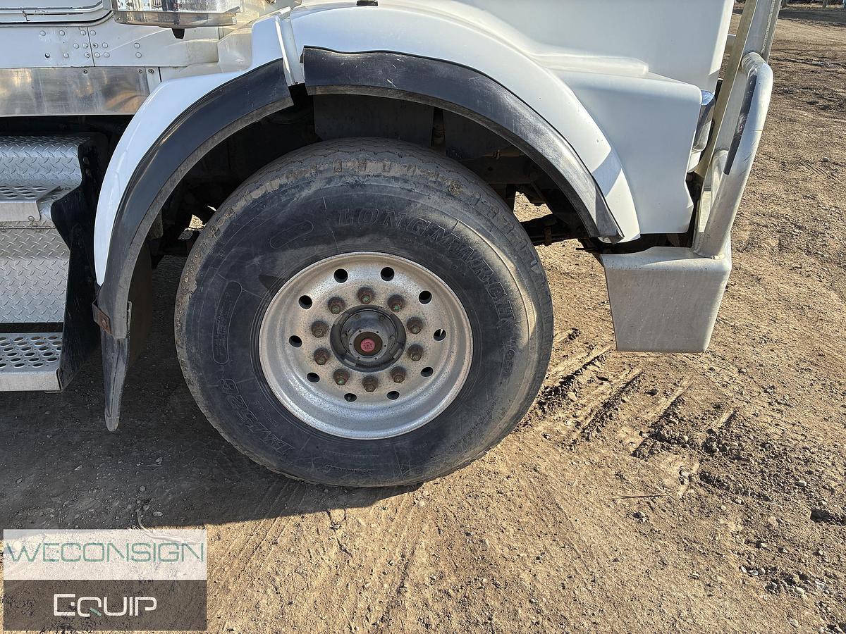 Used 2005 Kenworth T800B Sleeper Winch Truck
