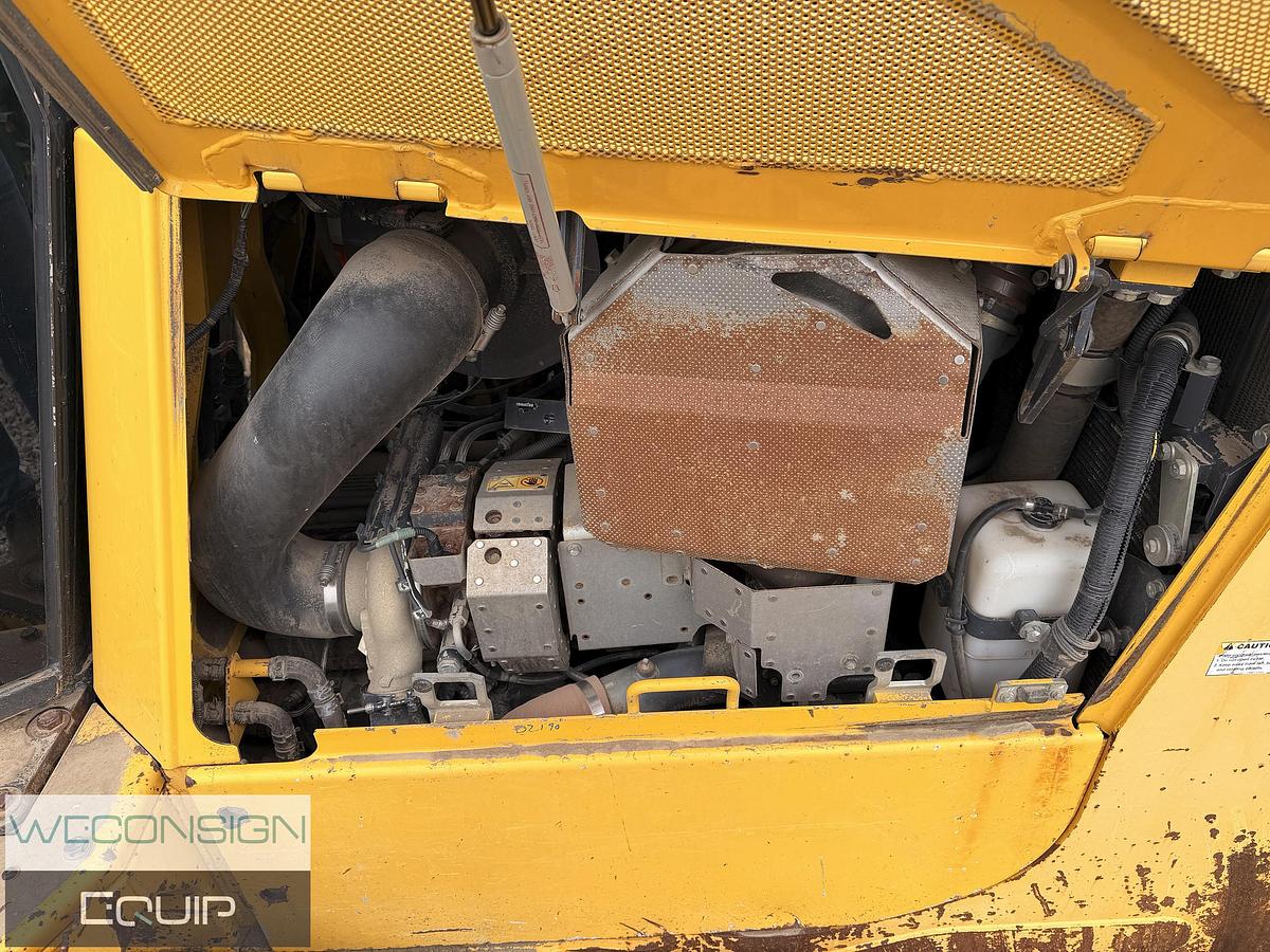 Used 2014 Komatsu D65i Dozer