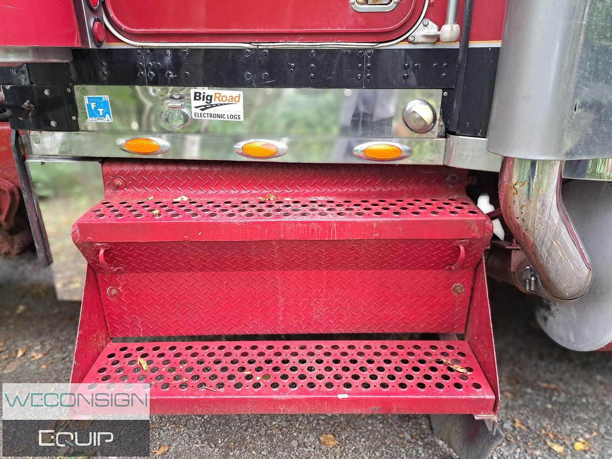 Used 2006 Kenworth W900L Sleeper Tractor