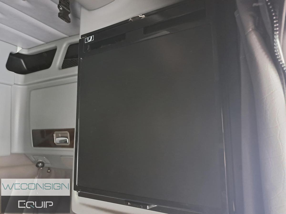 Used 2022 Peterbilt 389