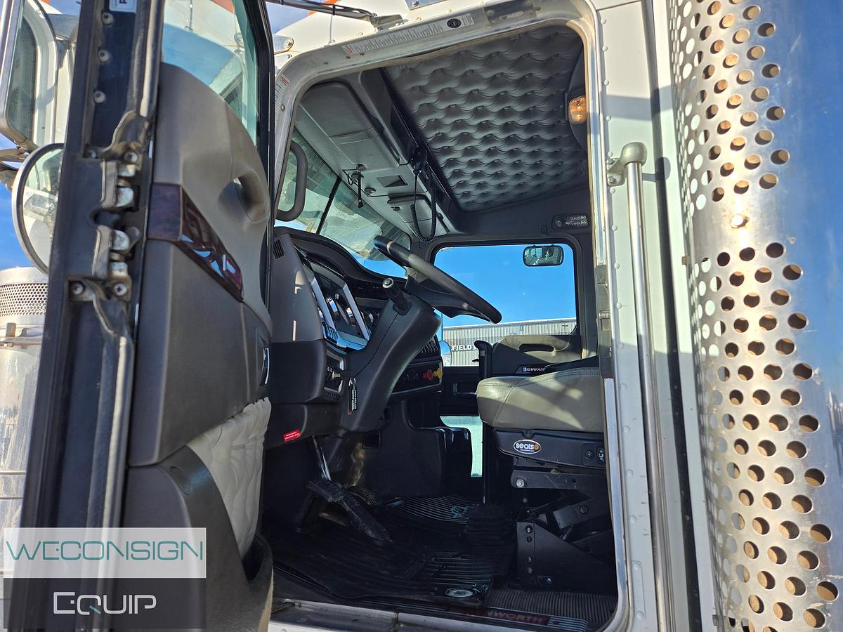 Used 2019 Kenworth T800 Winch Truck