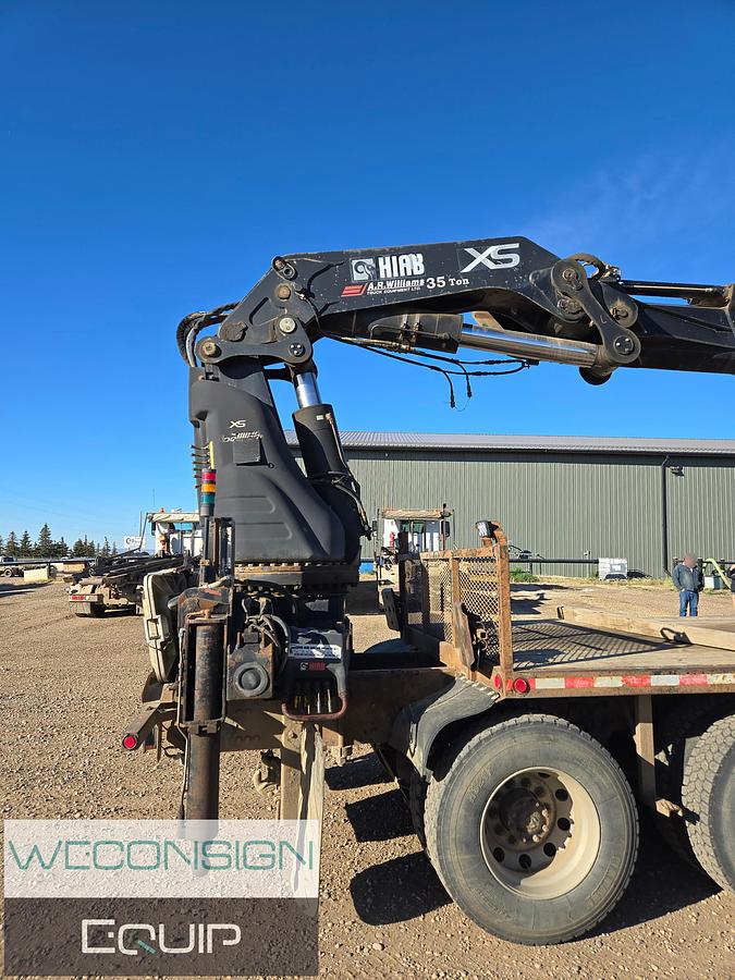 Used 2009 Freightliner FLD120SD Picker Truck