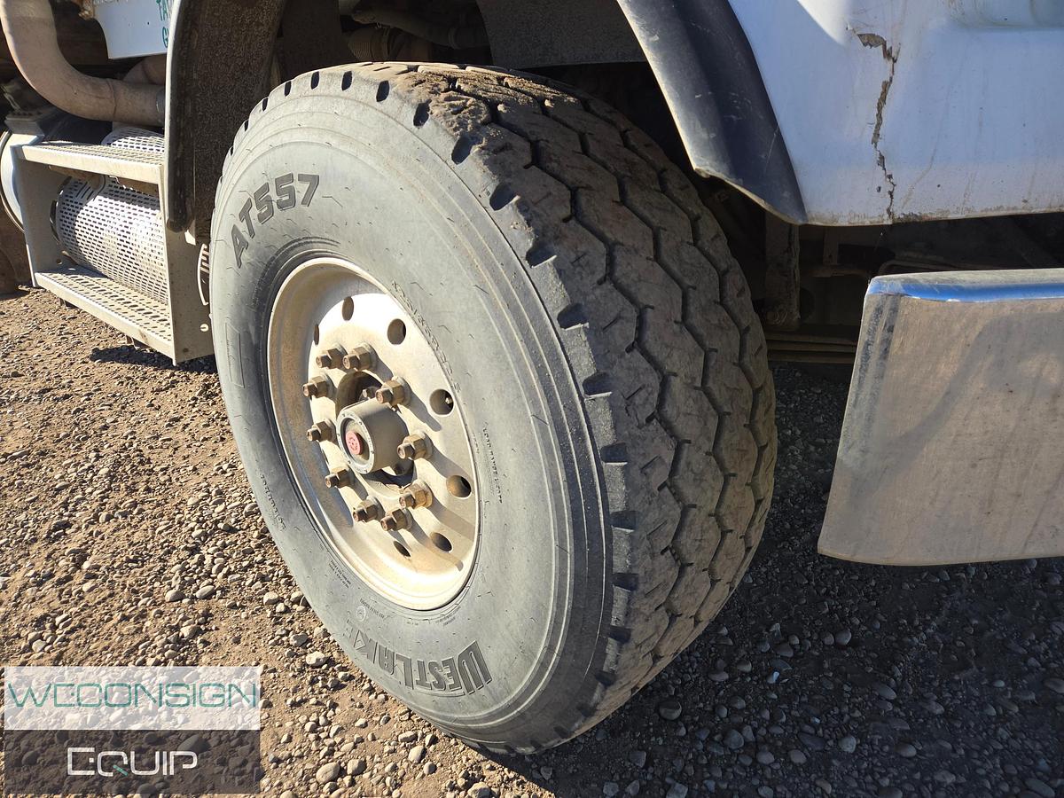 Used 2009 Freightliner FLD120SD Picker Truck