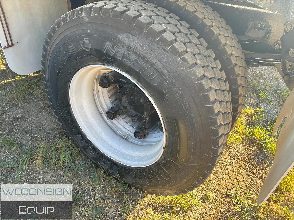 Used 1986 Mack Single Bed Truck