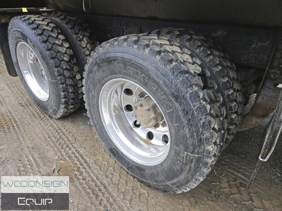 Used 2004 Kenworth T800B TA Dump Truck