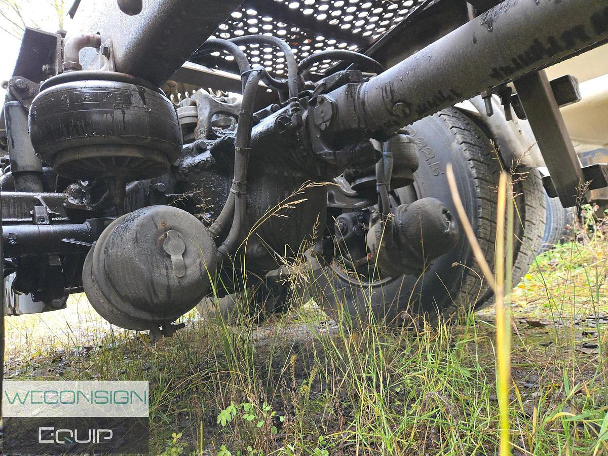 Used 2009 Kenworth W900L TA Sleeper Truck Tractor