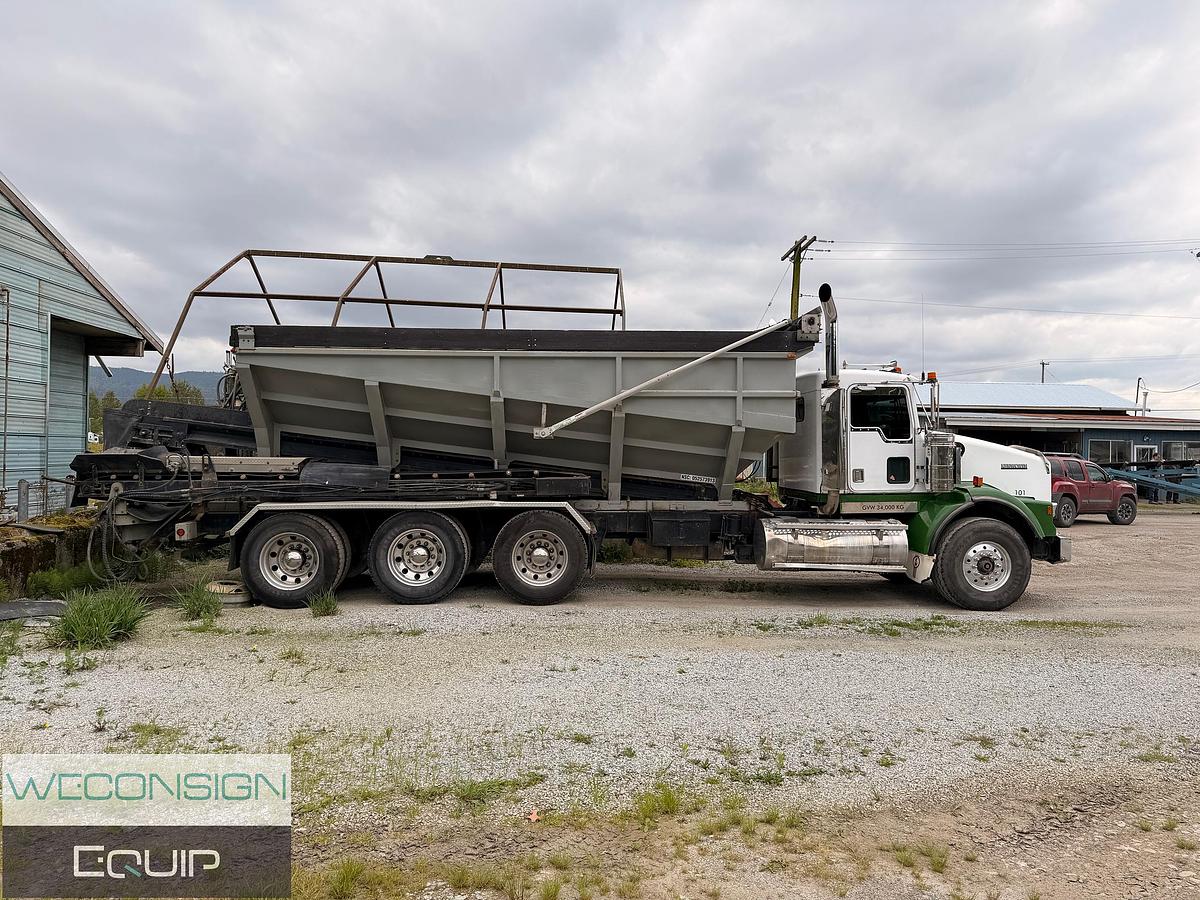 Used 2000 Kenworth T800 Stone and Spreader Truck