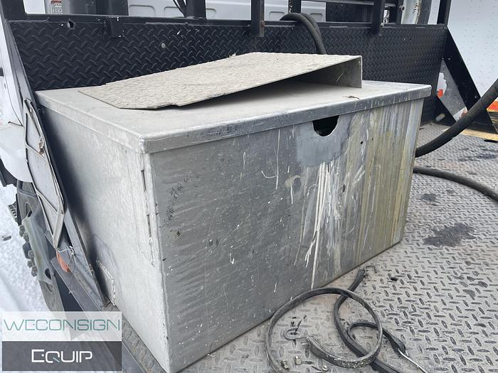 Used 2002 Nissan 2500 – Pavement Marking Vocational Truck