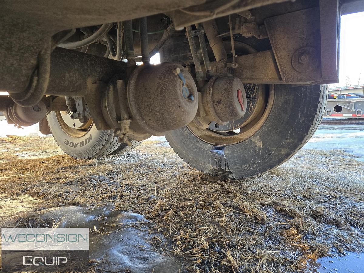 Used 2006 Manac 53' Flat Deck Sliding Axle