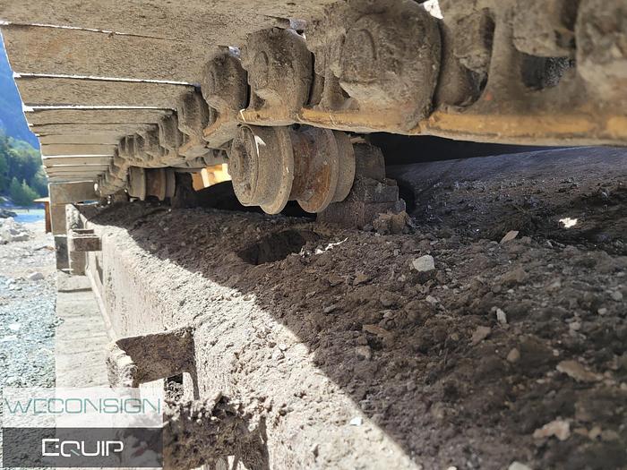 Used 2001 John Deere 200LC Excavator