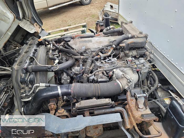 Used 2011 Isuzu NPR 18' Box/Van