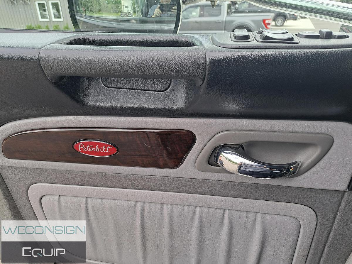 Used 2022 Peterbilt 389