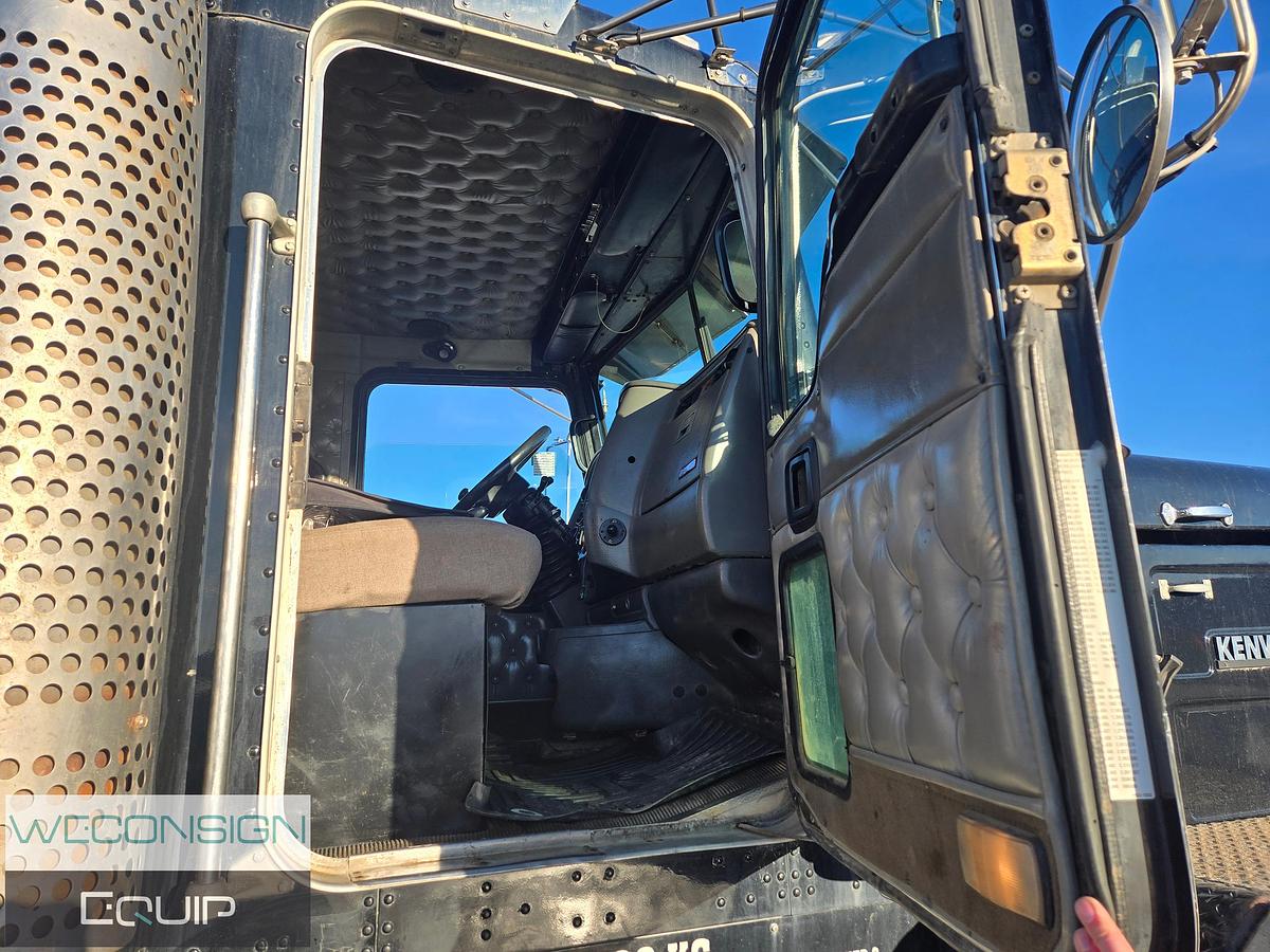 Used 2006 Kenworth C500B Bed Truck